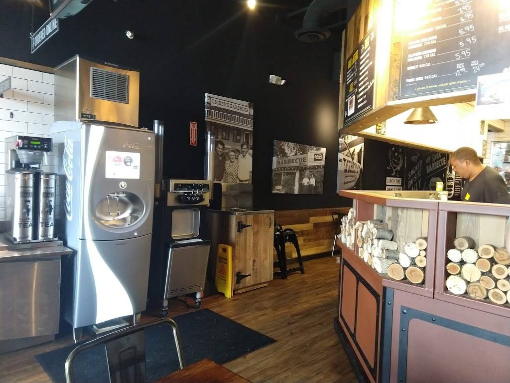 Dickeys Barbecue Pit | restaurant | 3500 Washtenaw Ave Ste E1, Ann Arbor, MI 48104, USA | 7342630436 OR +1 734-263-0436