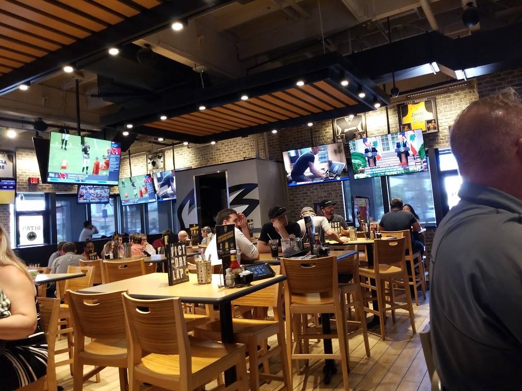 Buffalo Wild Wings | restaurant | 3811 S Bristol St, Santa Ana, CA 92704, USA | 7145401737 OR +1 714-540-1737