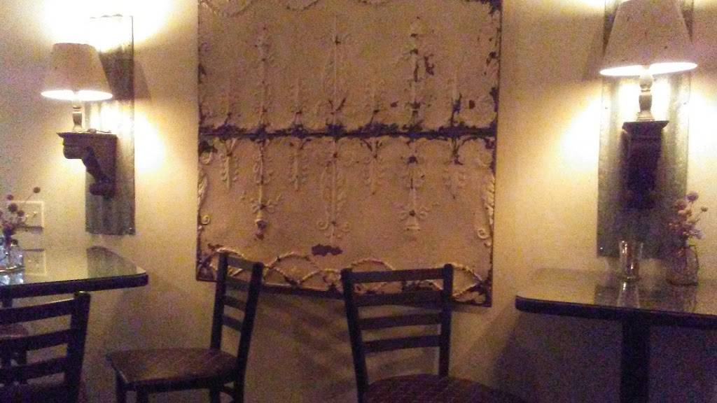 Riviera Bar and Grille | restaurant | 2150 Riverside Dr, Green Bay, WI 54301, USA | 9202462827 OR +1 920-246-2827