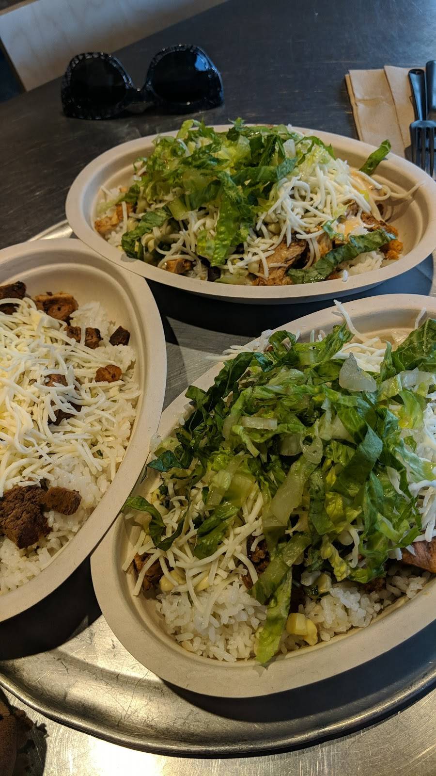 Chipotle Mexican Grill | restaurant | 3941 41st Ave Dr, Moline, IL 61265, USA | 3092770172 OR +1 309-277-0172