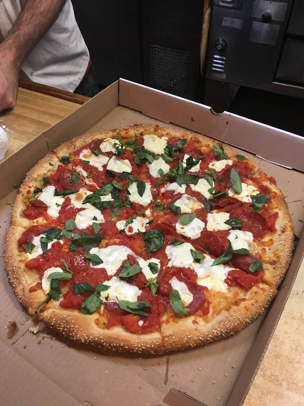 Genovas Pizza And Pastaria | restaurant | 3316 NY-112, Medford, NY 11763, USA | 6316967776 OR +1 631-696-7776