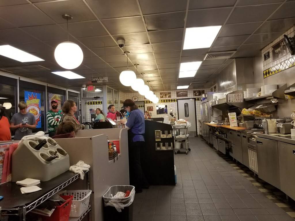 Waffle House | meal takeaway | 2002 Boulevard, Colonial Heights, VA 23834, USA | 8045240733 OR +1 804-524-0733