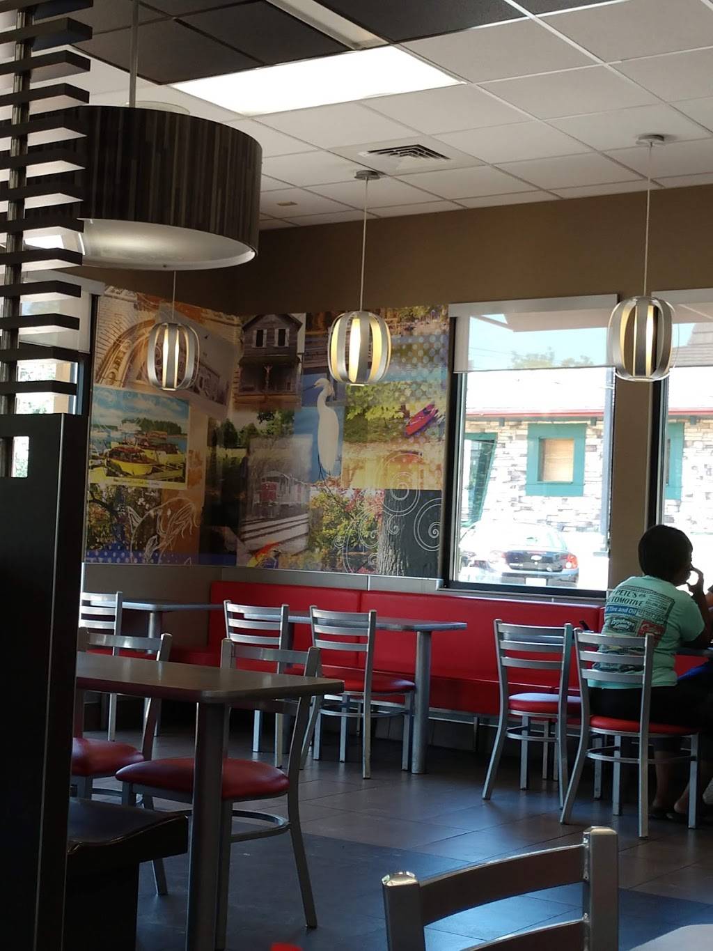 Hardees | restaurant | 1005 Mineral Wells Ave, Paris, TN 38242, USA | 7316424220 OR +1 731-642-4220