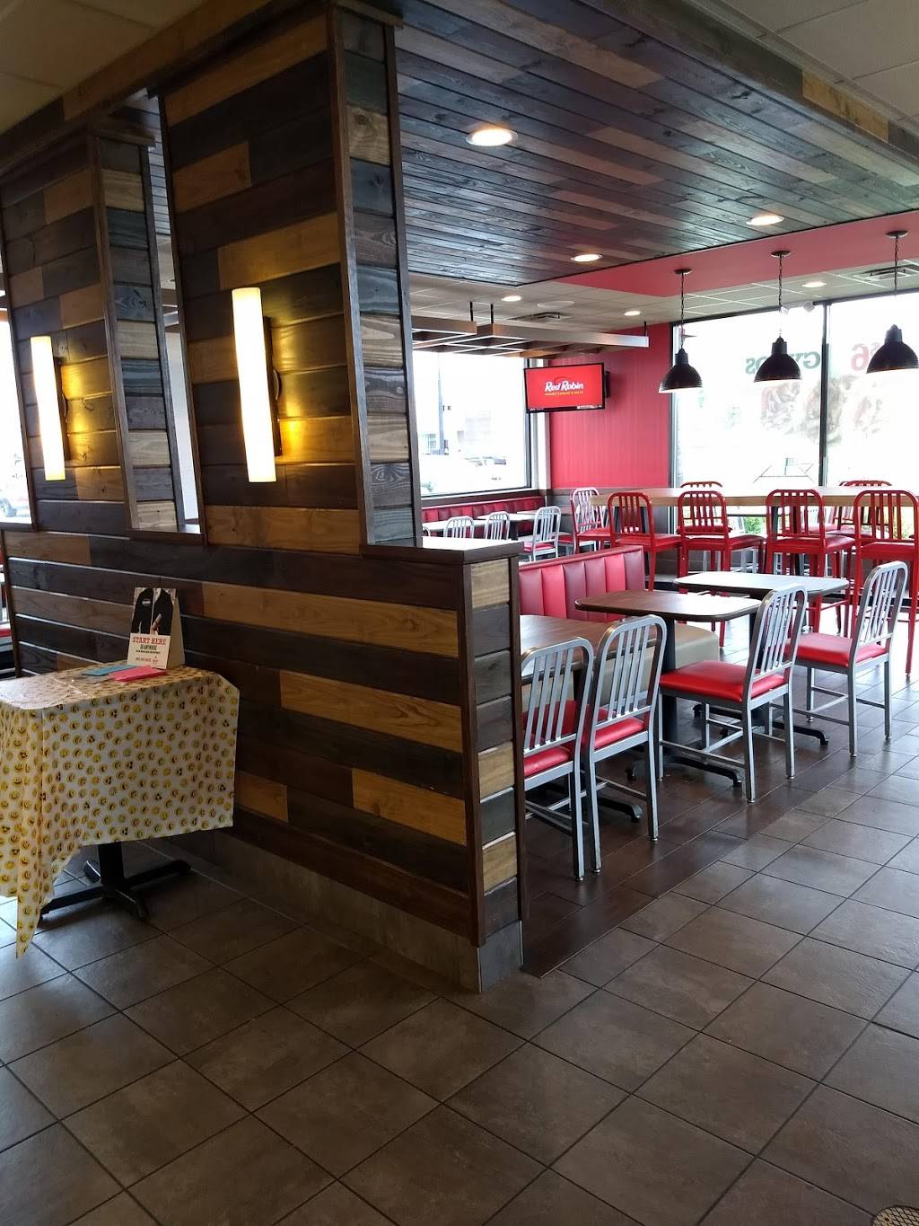 Arbys | restaurant | 3000 28th St SE, Kentwood, MI 49512, USA | 6169542303 OR +1 616-954-2303