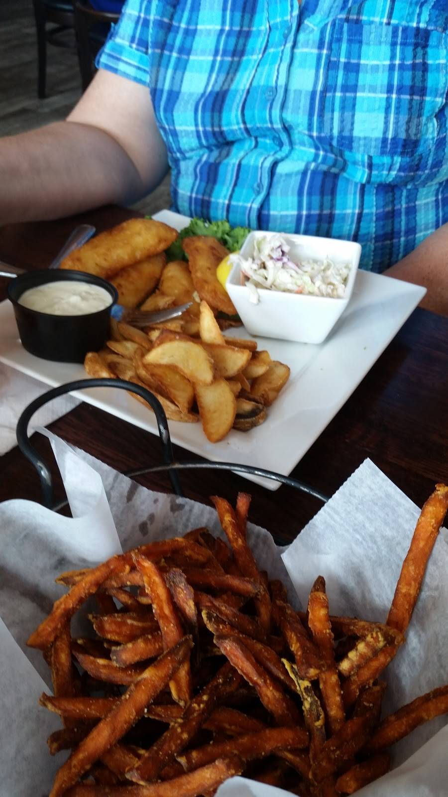 Front Street Pub & Eatery | restaurant | 208 E River Dr, Davenport, IA 52801, USA | 5633221569 OR +1 563-322-1569