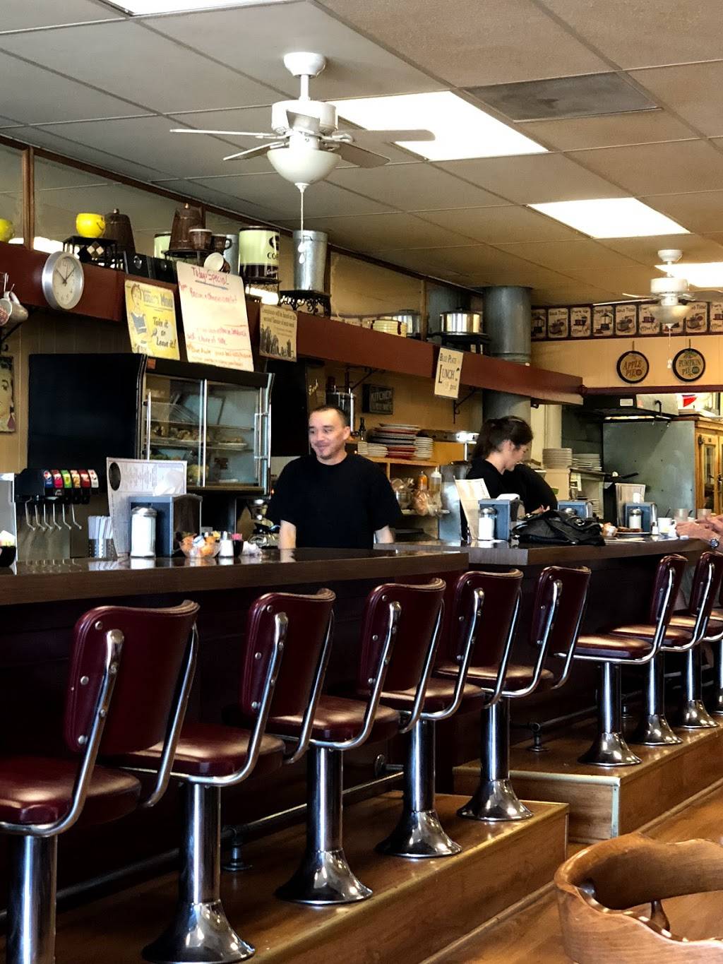 Village Coffee Shop | restaurant | 416 W Lodi Ave, Lodi, CA 95240, USA | 2093681929 OR +1 209-368-1929