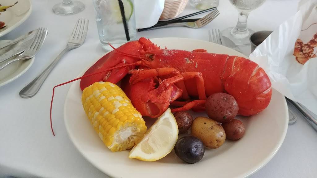 Diamonds Edge Restaurant and Marina | restaurant | Portland, ME 04109, USA | 2077665850 OR +1 207-766-5850