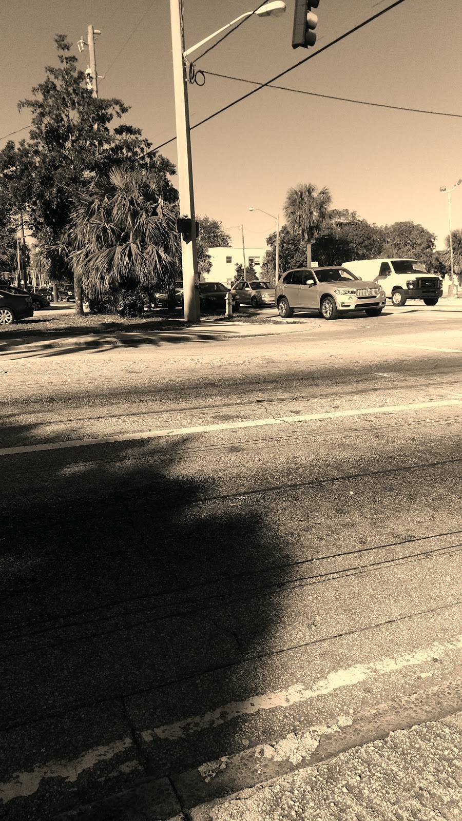 Hook fish and chicken | restaurant | 1001 Palm Beach Lakes Blvd, West Palm Beach, FL 33401, USA | 5618359035 OR +1 561-835-9035