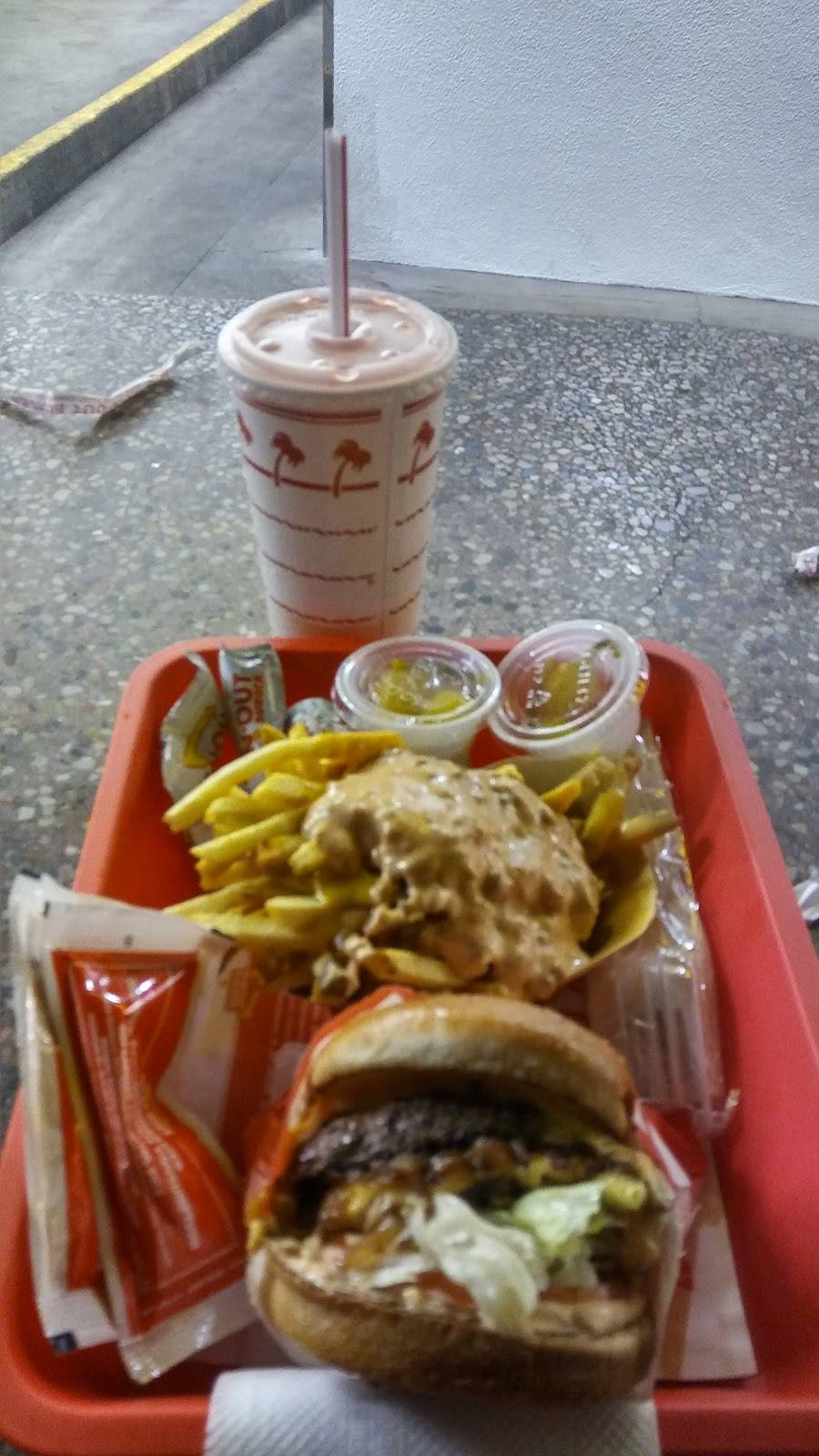 In-N-Out Burger | restaurant | 13651 Roscoe Blvd, Panorama City, CA 91402, USA | 8007861000 OR +1 800-786-1000