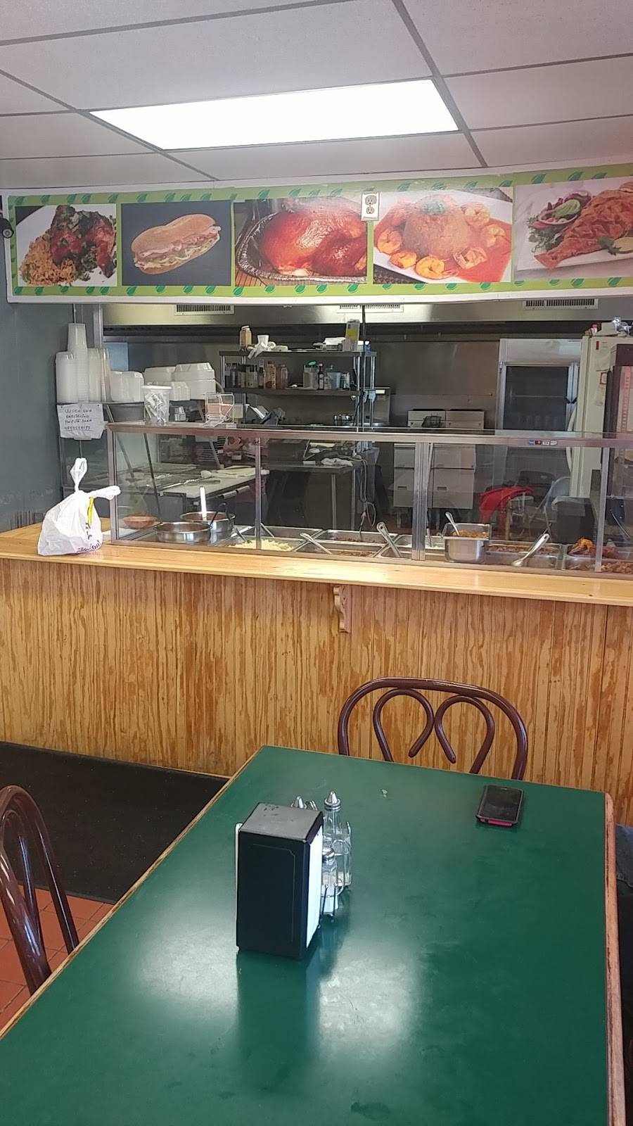 Collado Family Restaurant | restaurant | 624 N Maxwell St, Allentown, PA 18109, USA | 4842218444 OR +1 484-221-8444