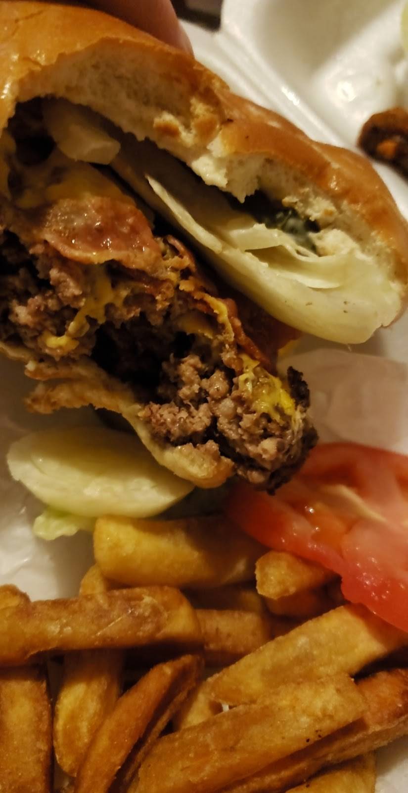 Slyders Tavern | restaurant | 836 Watervliet Ave, Dayton, OH 45420, USA | 9372581222 OR +1 937-258-1222