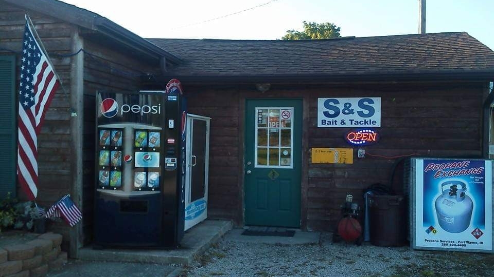 S S Bait and Tackle | restaurant | 8975 W 600 S, Andrews, IN 46702, USA | 2604682551 OR +1 260-468-2551