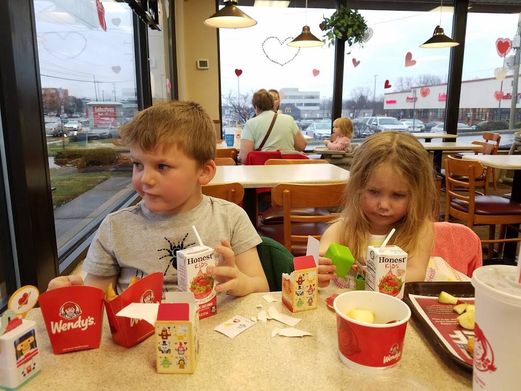 Wendys | restaurant | 27400 Chagrin Blvd, Cleveland, OH 44122, USA | 2163427145 OR +1 216-342-7145