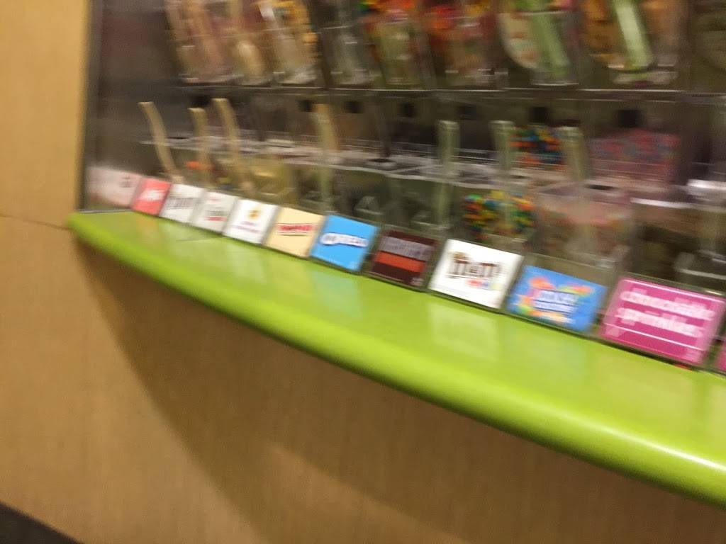 Menchies Frozen Yogurt | bakery | 6731 1, 2, Fallbrook Ave, West Hills, CA 91307, USA | 8187037300 OR +1 818-703-7300