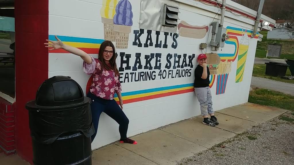 Kalis Shake Shak | restaurant | 415 Front St, Oak Hill, OH 45656, USA | 7406820777 OR +1 740-682-0777