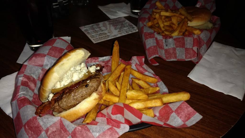 Tip Top Deluxe Bar & Grill | restaurant | 760 Butterworth St SW, Grand Rapids, MI 49504, USA | 6162723910 OR +1 616-272-3910