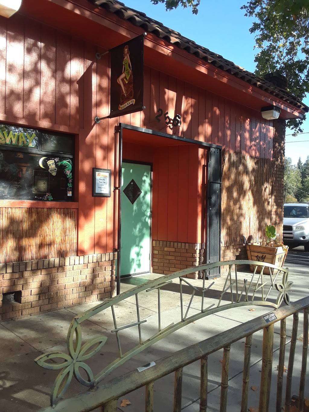 The Hideaway Bar & Grill | restaurant | 2565 Franklin Blvd, Sacramento, CA 95818, USA | 9164551331 OR +1 916-455-1331