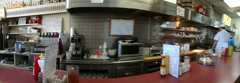 Leons Burger Express | restaurant | 407 N Main St, Mt Airy, NC 27030, USA | 3367890849 OR +1 336-789-0849