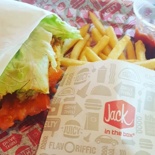 Jack in the Box | restaurant | 3621 Yosemite Blvd, Modesto, CA 95357, USA | 2094913689 OR +1 209-491-3689