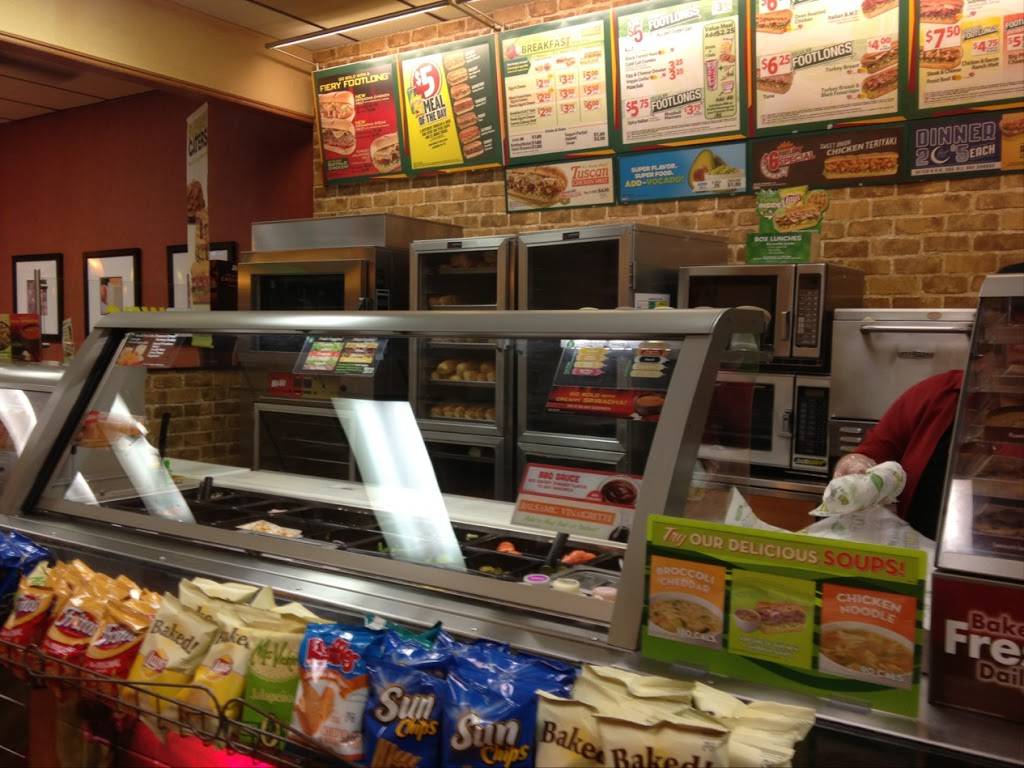 Subway Restaurants | restaurant | 4036 N Narragansett Ave, Chicago, IL 60634, USA | 7735453278 OR +1 773-545-3278