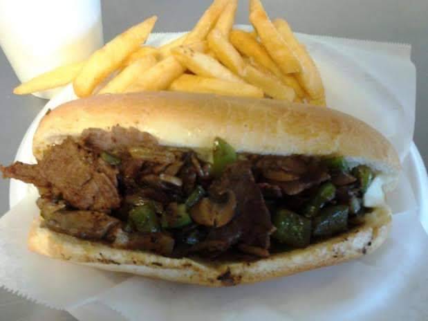 Sharks Fish & Chicken Chicago Style | restaurant | 6121 Oak St, Eastman, GA 31023, USA | 4785593171 OR +1 478-559-3171