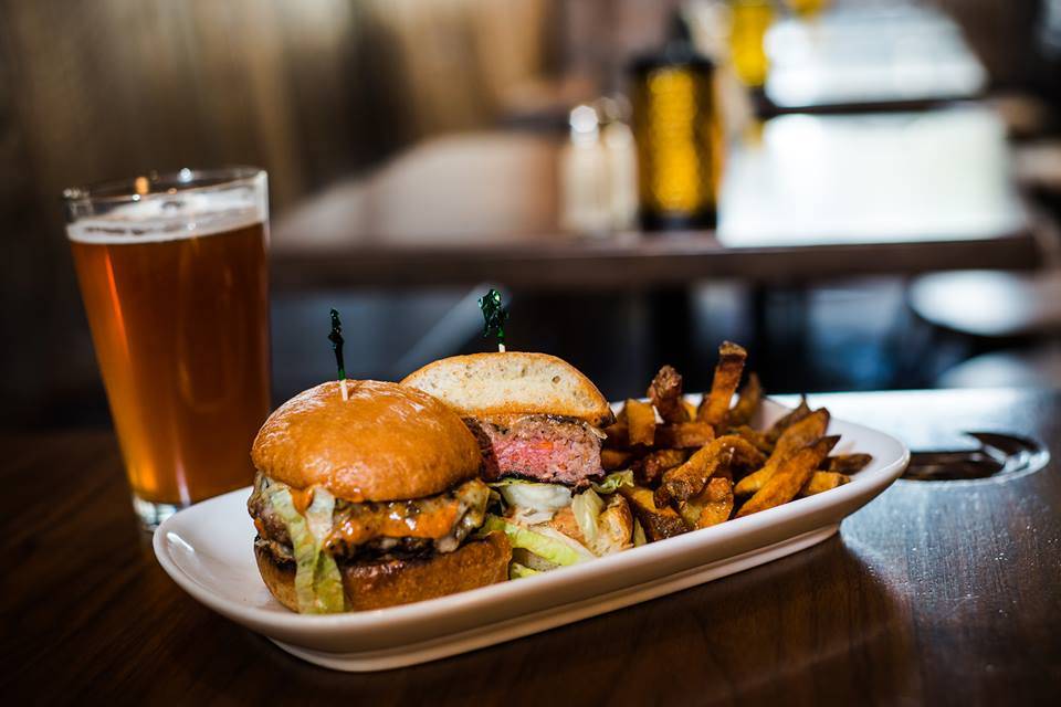 Canterbury Ale House | restaurant | 534 15th Ave E, Seattle, WA 98112, USA | 2063253110 OR +1 206-325-3110