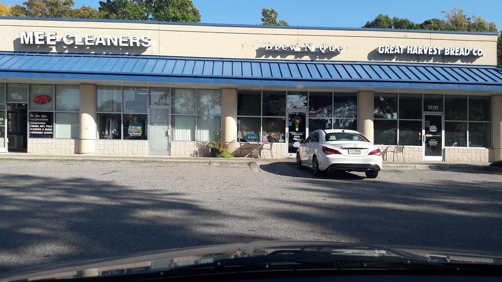 Brew N Que | restaurant | 1222 NW Maynard Rd, Cary, NC 27513, USA | 9197992023 OR +1 919-799-2023