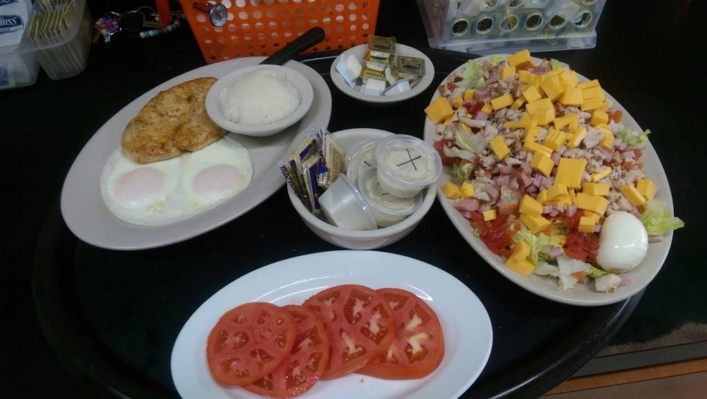 Cals Place | restaurant | 11007 SE 66th Terrace, Belleview, FL 34420, USA | 3523477909 OR +1 352-347-7909