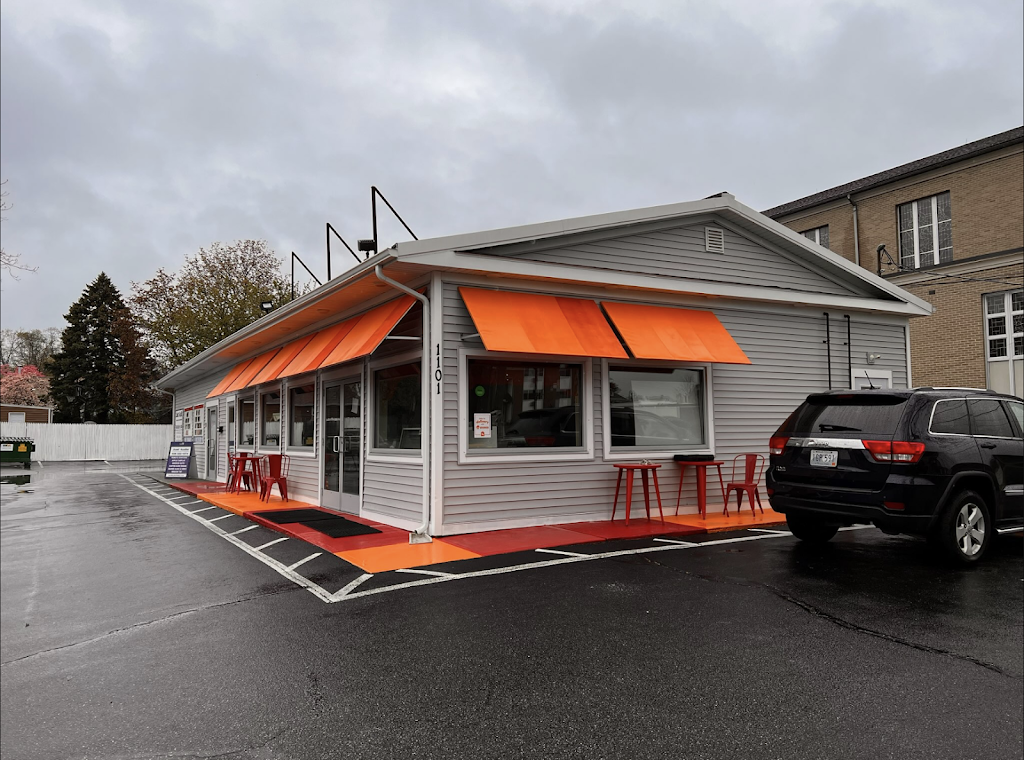 Famous BBQ | restaurant | 1101 Mineral Spring Ave, North Providence, RI 02904, USA | 4012051608 OR +1 401-205-1608