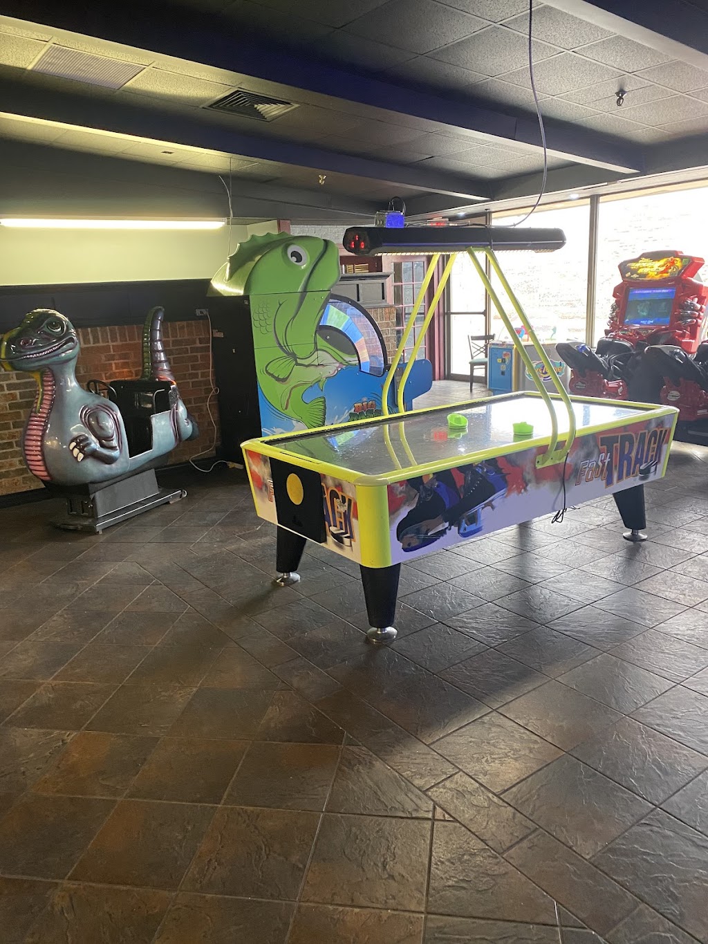 Gladiator Arcade & Pizzeria | restaurant | 1930 Oliver, Wichita, KS 67218, USA | 3163028714 OR +1 316-302-8714