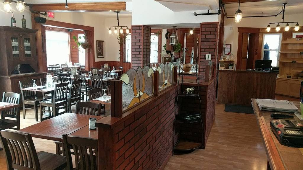 Café-resto Le Gavroche | restaurant | 304 Rue Notre Dame E, Victoriaville, QC G6P 5G7, Canada | 8196043077 OR +1 819-604-3077