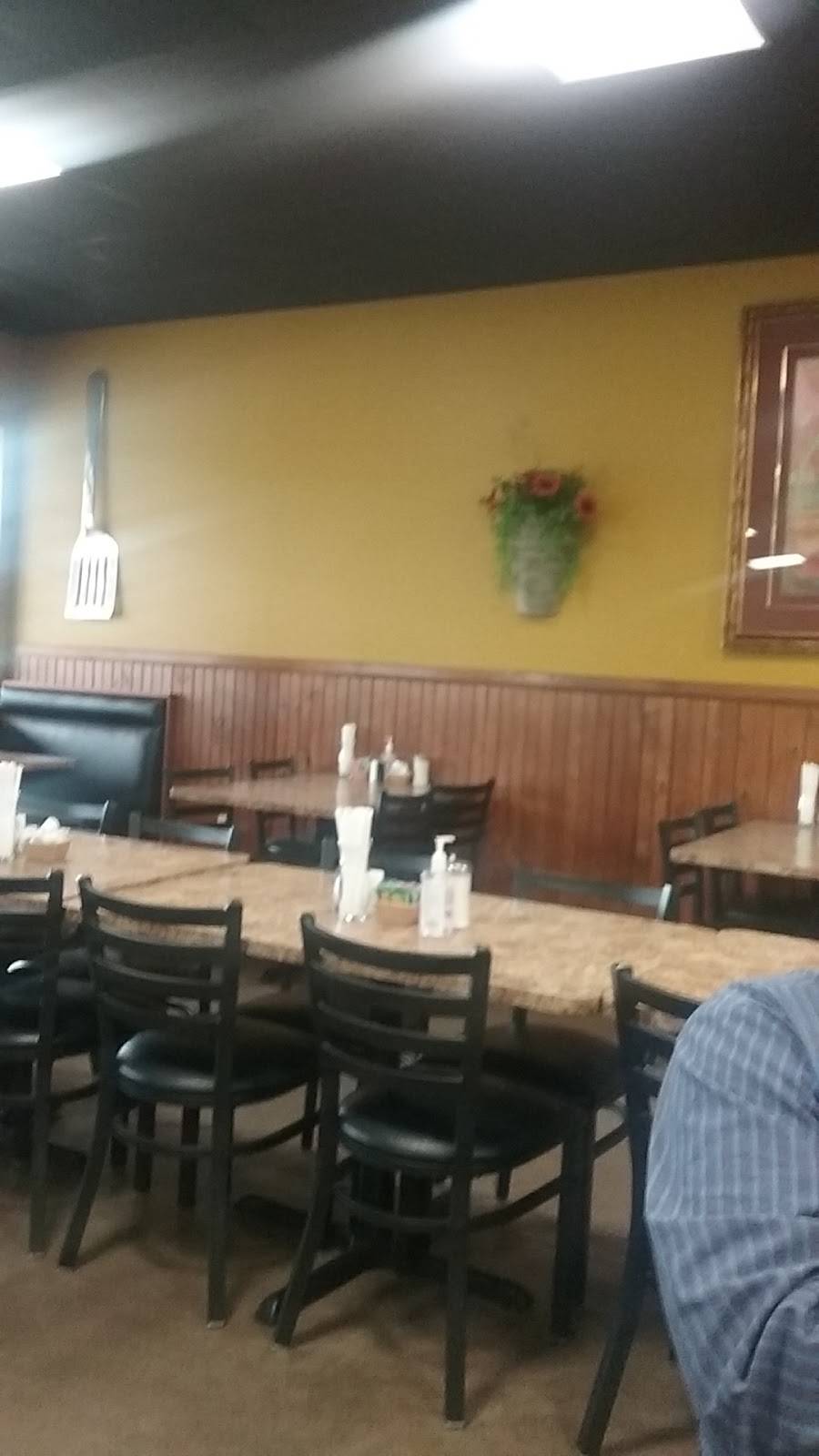 The Front Porch | restaurant | 30 Edwards Dr, Bells, TN 38006, USA | 7313453400 OR +1 731-345-3400