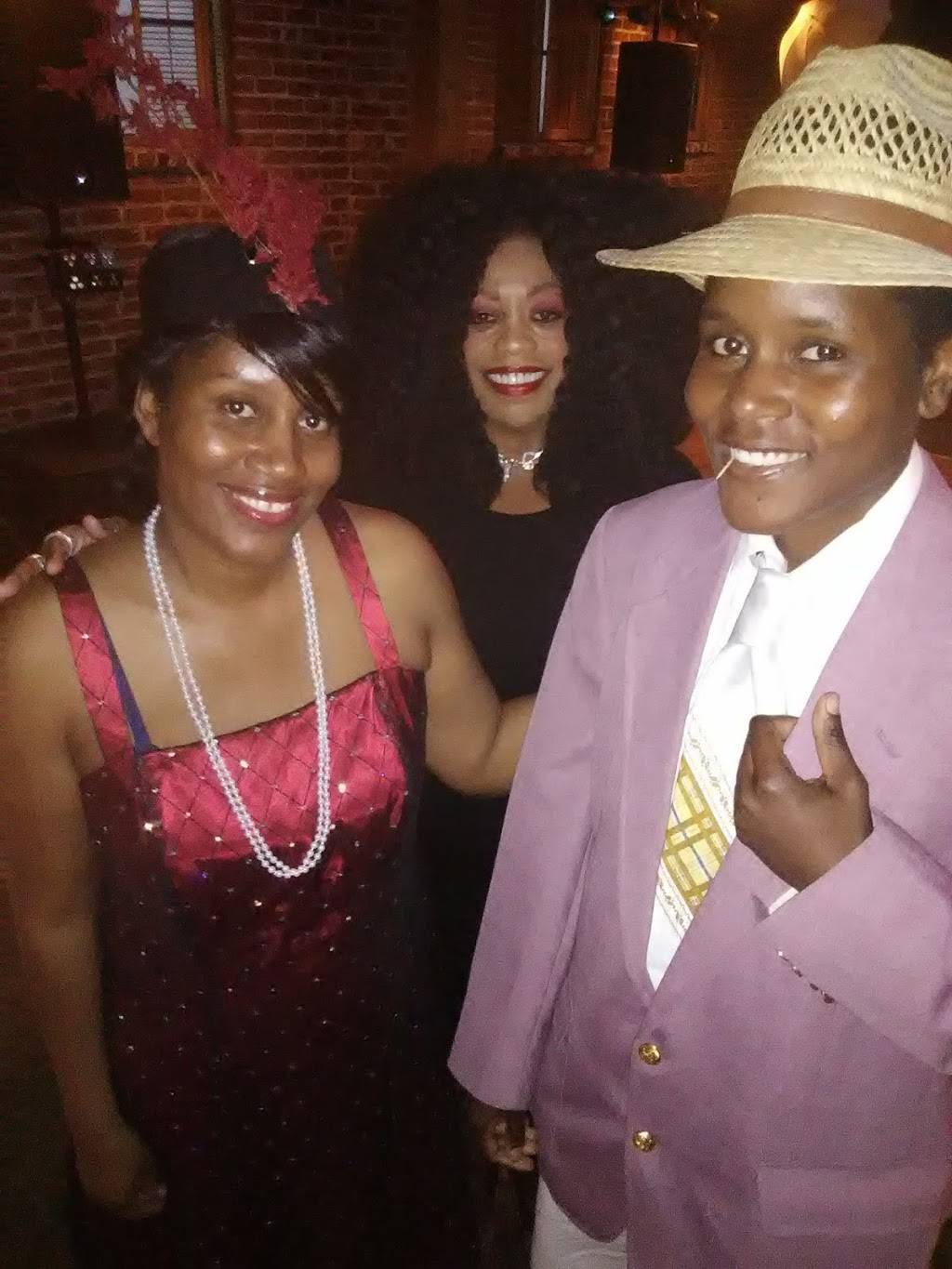 Downtown Club | restaurant | 2120 Kern St, Fresno, CA 93721, USA | 5593751367 OR +1 559-375-1367