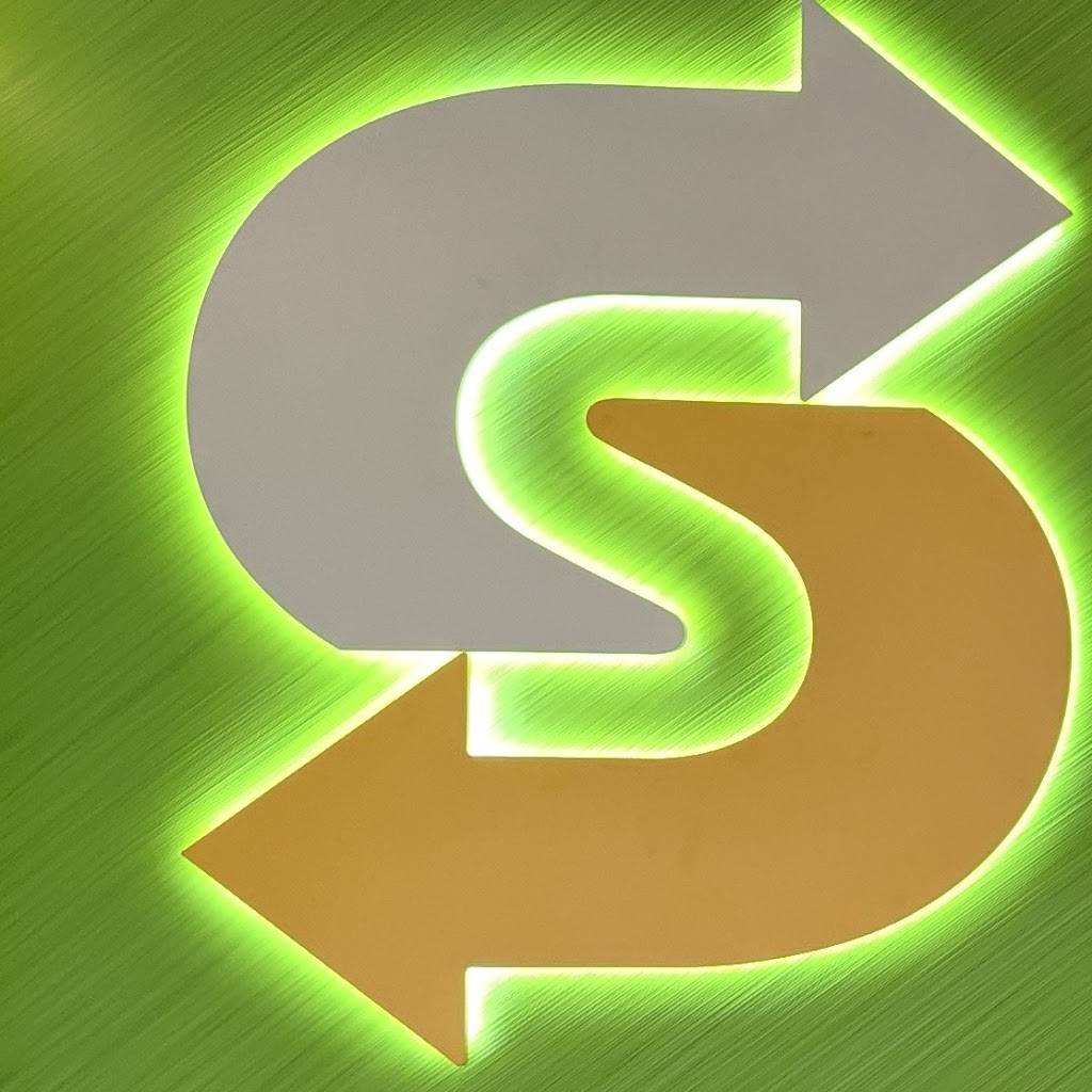 Subway | restaurant | 665 River Rd Unit 7, Gloucester, ON K1V 2G2, Canada | 6138221288 OR +1 613-822-1288