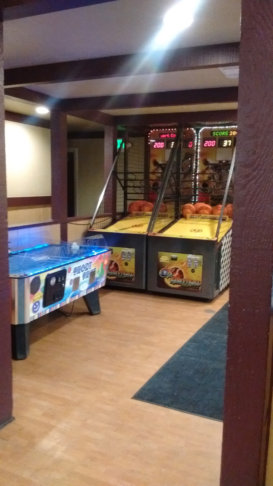 Round Table Pizza | meal takeaway | 60 E Main St, Quincy, CA 95971, USA | 5302832320 OR +1 530-283-2320