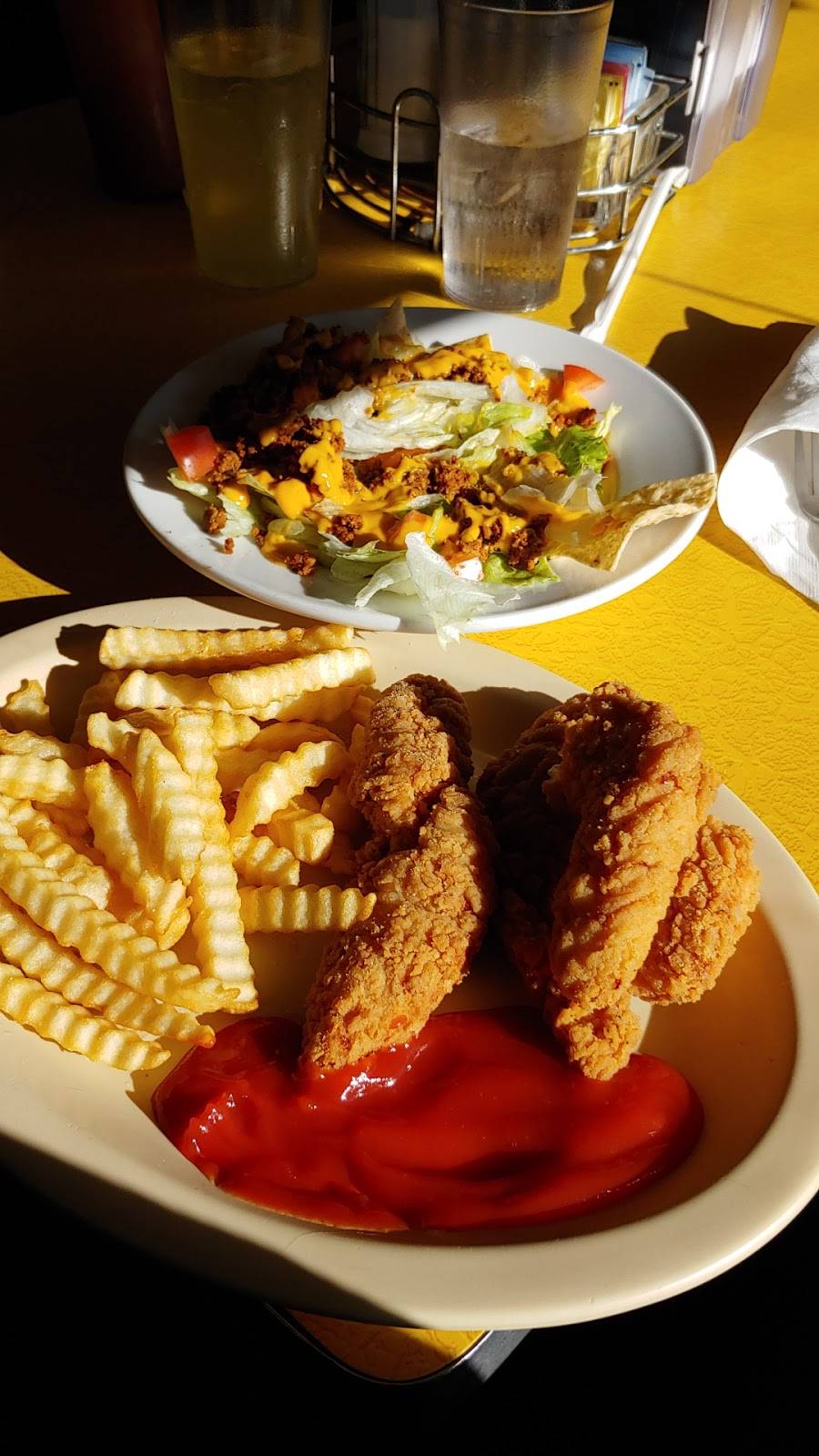 Hilltop Diner | restaurant | WV-20, Cowen, WV 26206, USA | 3042263800 OR +1 304-226-3800