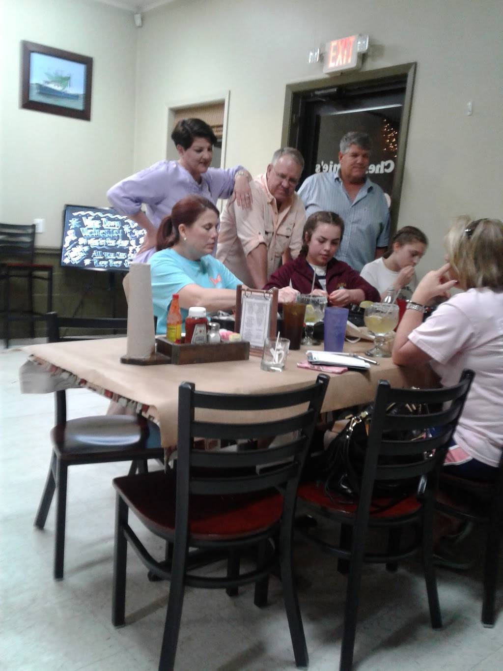 Cher Amies | restaurant | 15628 W Main St, Cut Off, LA 70345, USA | 9853253333 OR +1 985-325-3333