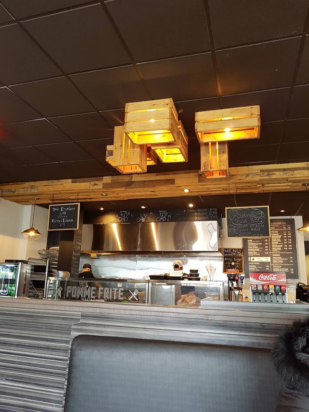 Pomme frite Burger Gourmet | restaurant | 19 Rue Blainville O, Sainte-Thérèse, QC J7E 1X1, Canada | 4509518519 OR +1 450-951-8519