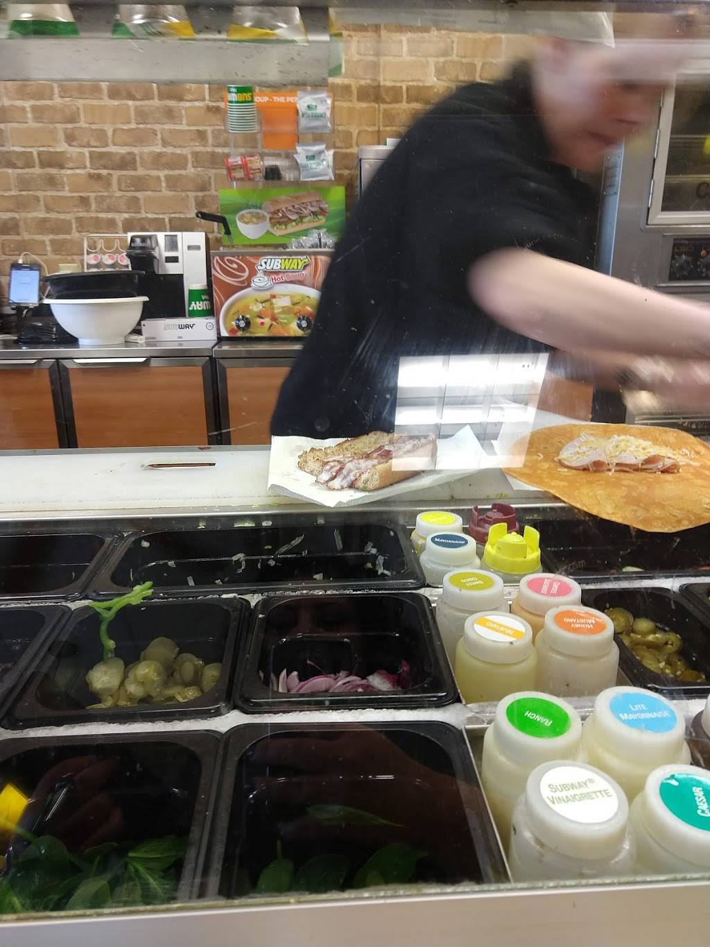 Subway Restaurants | restaurant | 9450 S Northshore Dr, Village Shop Ctr, Cross Creek Rd Suite 107, Knoxville, TN 37922, USA | 8655313010 OR +1 865-531-3010