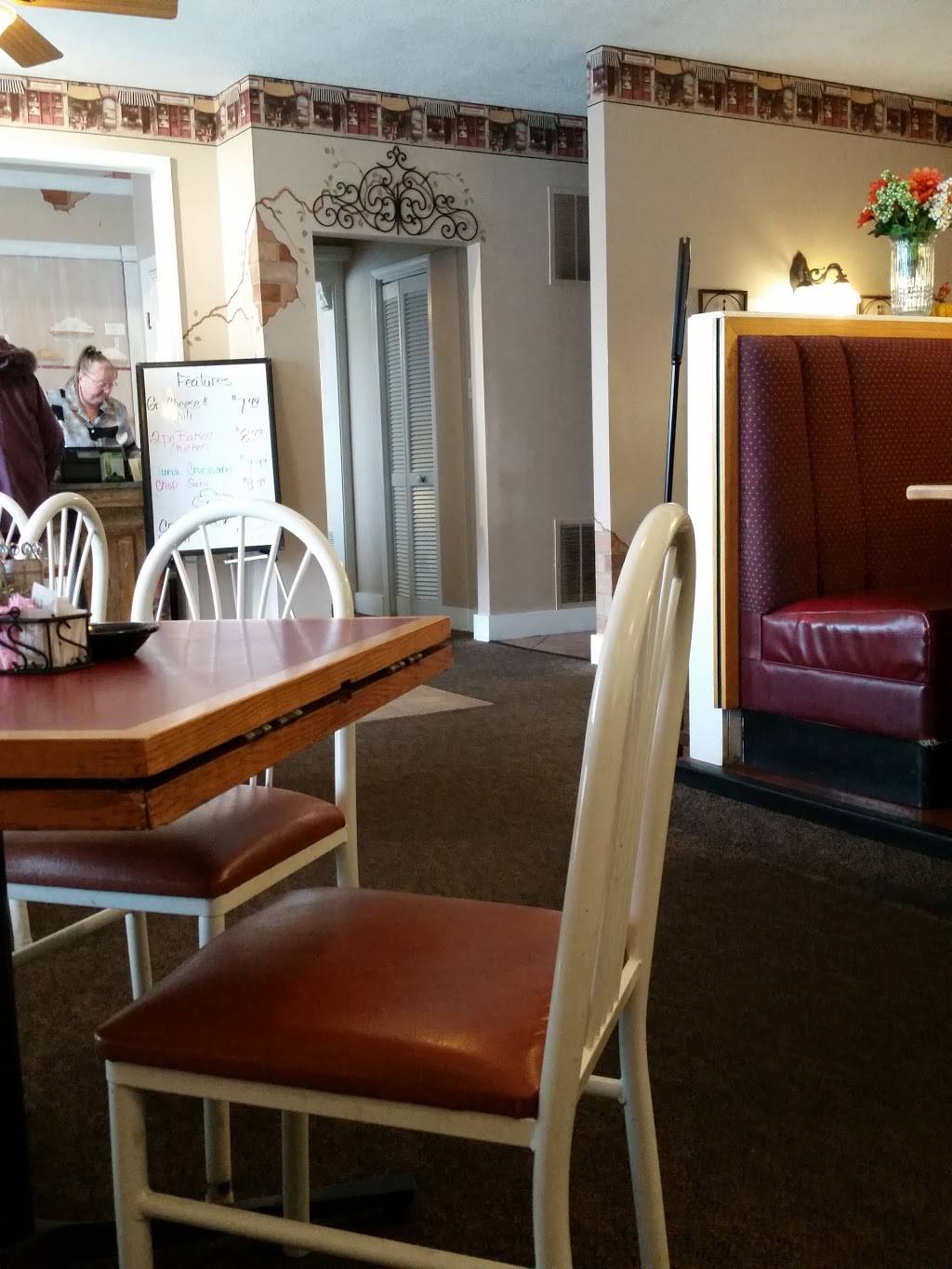 Village Grill | restaurant | 135 S Schuyler Ave, Bradley, IL 60915, USA | 8159334004 OR +1 815-933-4004