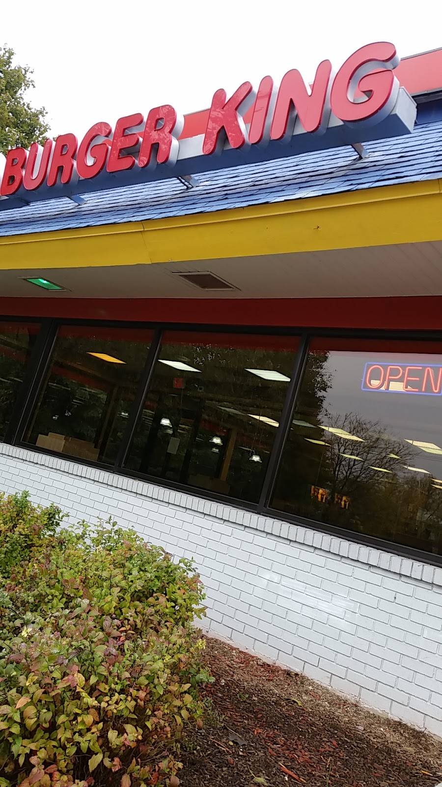 Burger King | restaurant | 2333 Ogden Ave, Aurora, IL 60504, USA | 6305851329 OR +1 630-585-1329