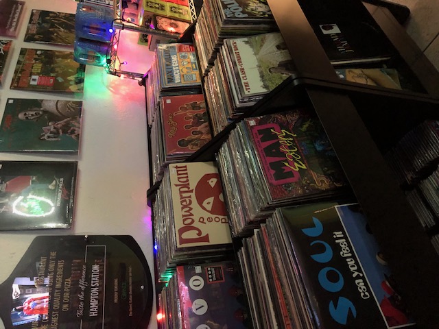 Hampton Station Beer, Pizza & Records | restaurant | 5921 N Nebraska Ave, Tampa, FL 33604, USA | 8132381114 OR +1 813-238-1114