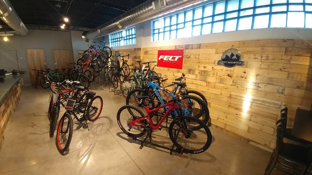 Rubys Beers, Bikes, Brats | restaurant | 429 E 3rd St, Davenport, IA 52801, USA | 5639494582 OR +1 563-949-4582