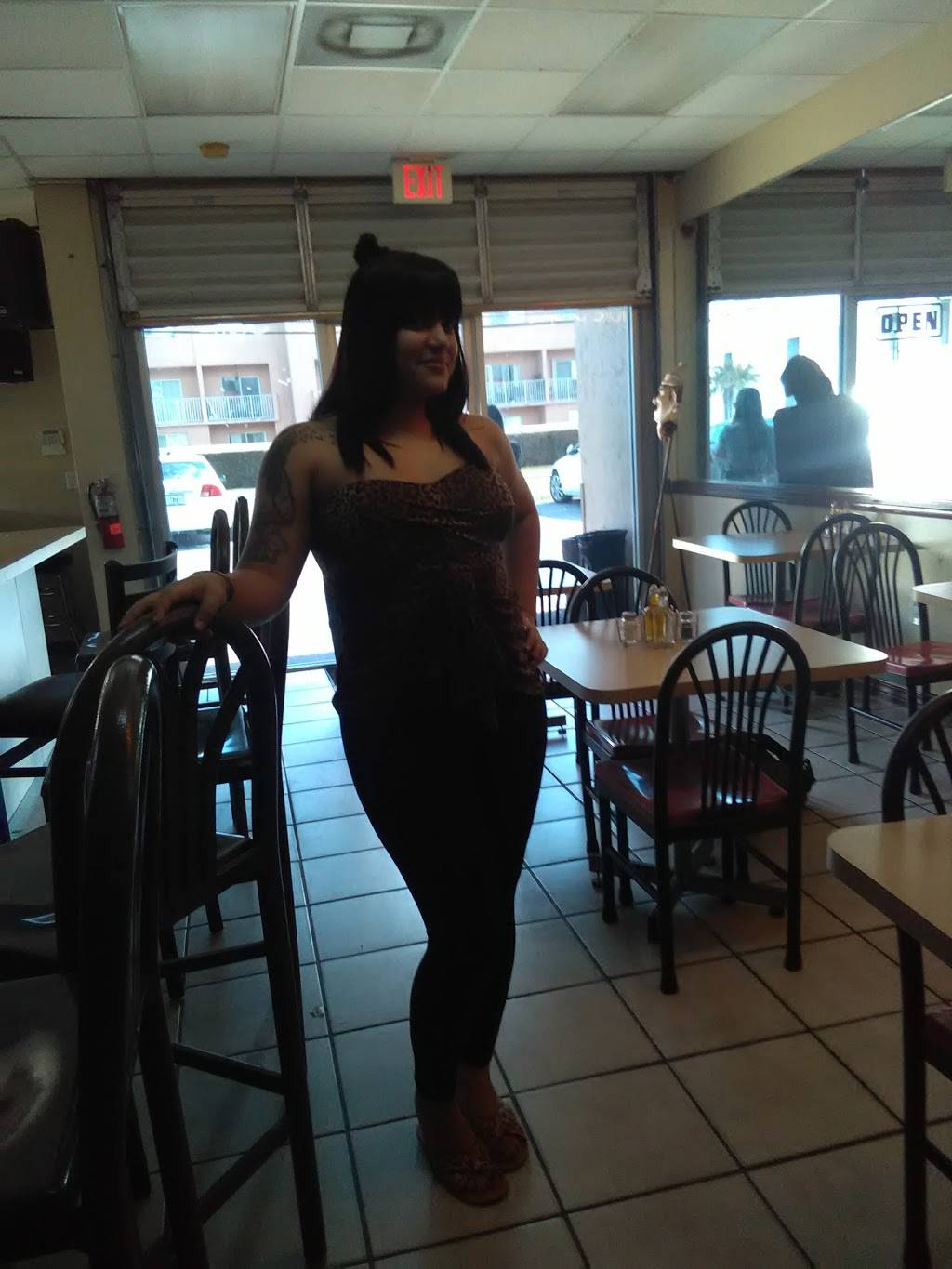 Xplosion Cafe | restaurant | 2601 W 76th St, Hialeah, FL 33016, USA | 3058482233 OR +1 305-848-2233