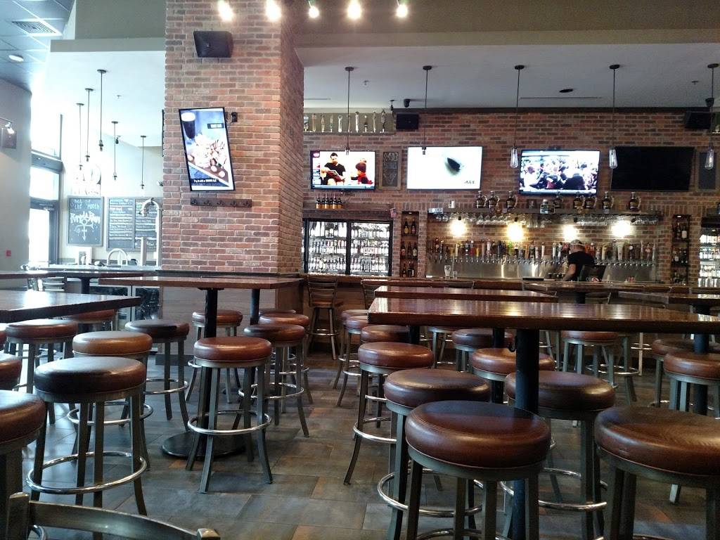 Crafthouse | restaurant | 1888 Explorer St, Reston, VA 20190, USA | 5719269931 OR +1 571-926-9931