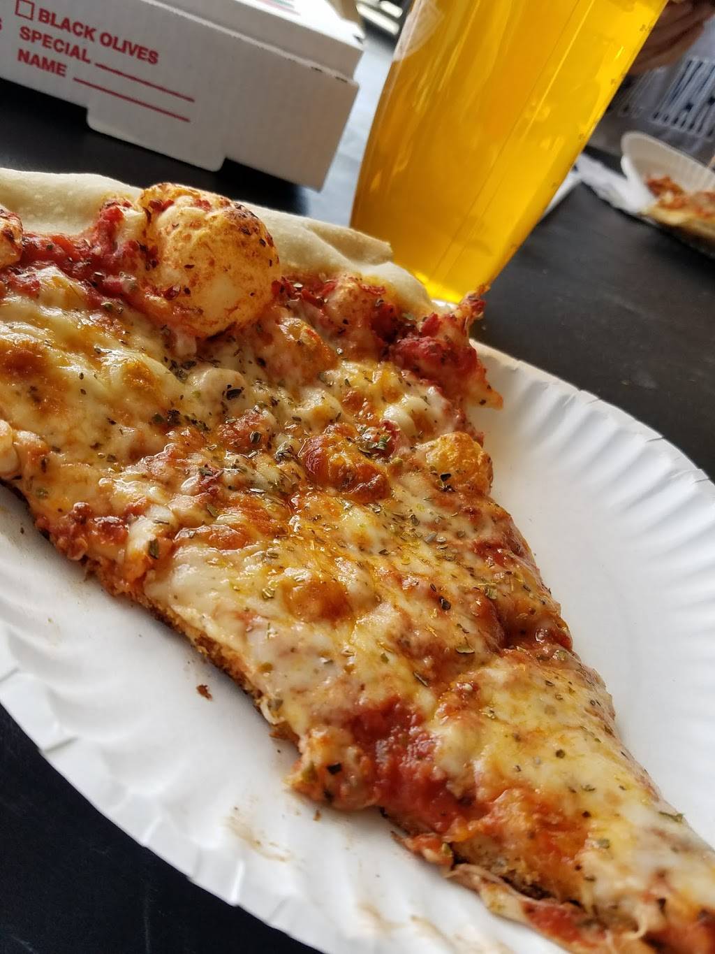 Hello Pizza | restaurant | 1071 Country Club Rd # C, El Paso, TX 79932, USA | 9154434110 OR +1 915-443-4110