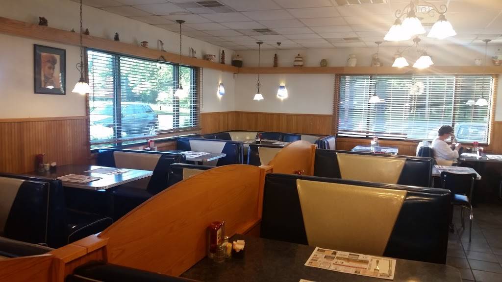 Triplets Family Restaurant | restaurant | 1947 W Main St, Stroudsburg, PA 18360, USA | 5704216566 OR +1 570-421-6566