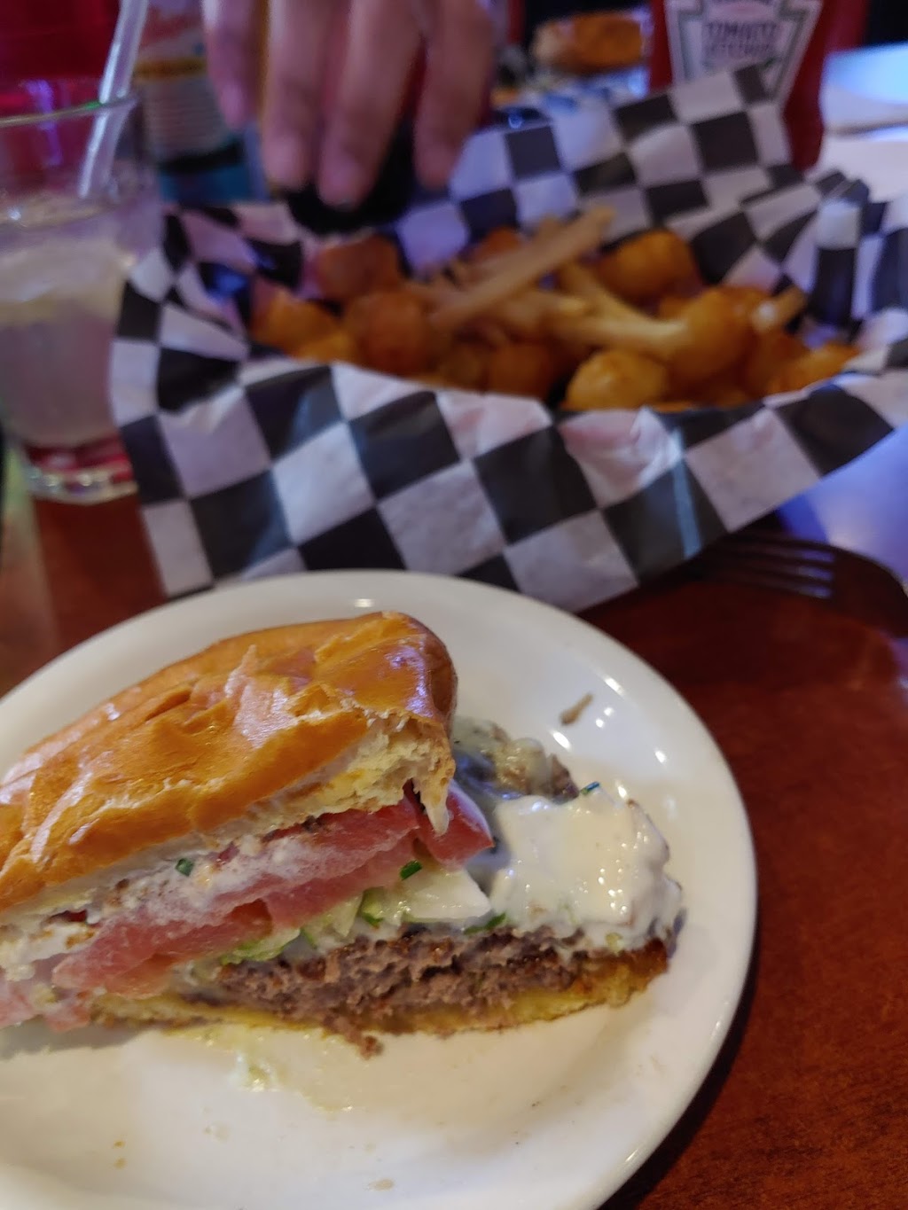 Bay Street Burger Dive | restaurant | 731 Randolph Ave, St Paul, MN 55102, USA | 6512943240 OR +1 651-294-3240