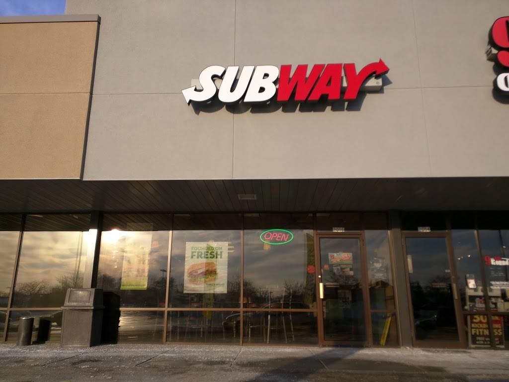 Subway | restaurant | 2016 Silvernail Rd, Pewaukee, WI 53072, USA | 2625499575 OR +1 262-549-9575