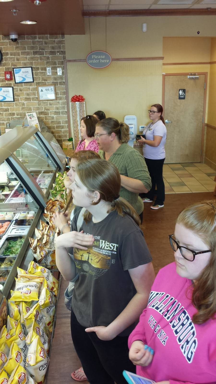 Subway | restaurant | 922 Gateway Commons Cir, Wake Forest, NC 27587, USA | 9195625700 OR +1 919-562-5700